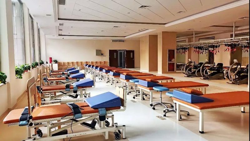 手动护理床够用吗？揭秘养老护理中的关键因素